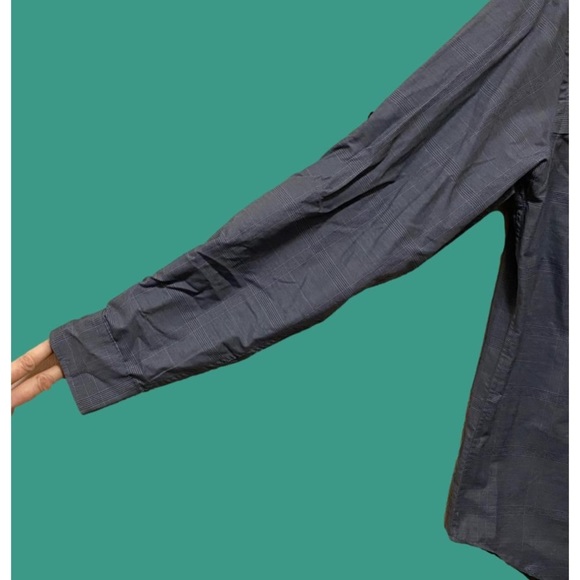 VAN Heusen Traveler Shirt, Men’s Small (S/P 14”-14 1/2”) - Picture 6 of 12